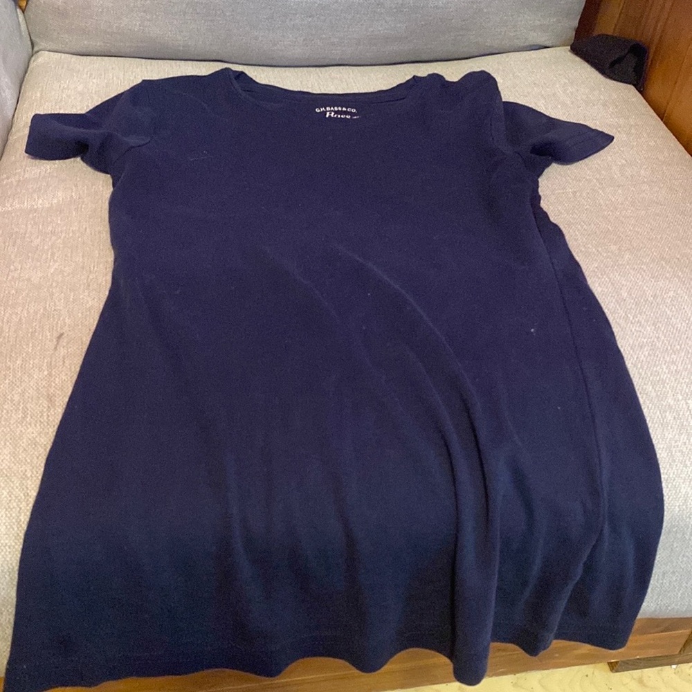 T-shirt XS navy blue never worn In great condition